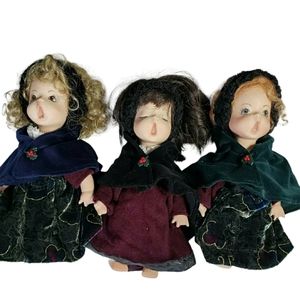 La Rose Vintage Porcelain Xmas Caroller Dolls Open Mouth Set of 3 One sleeping